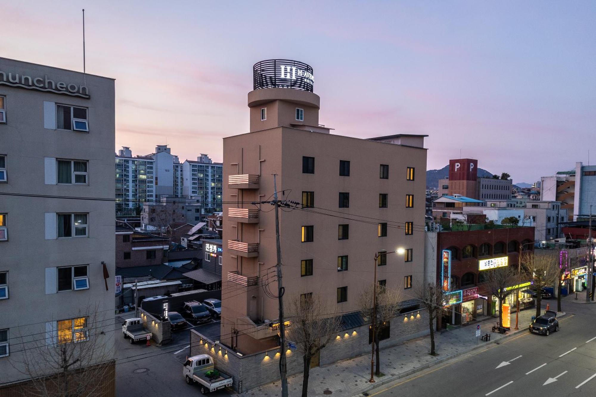 H Avenue Chuncheon Hotel Buitenkant foto