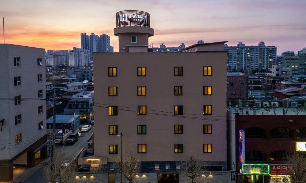 H Avenue Chuncheon Hotel Buitenkant foto
